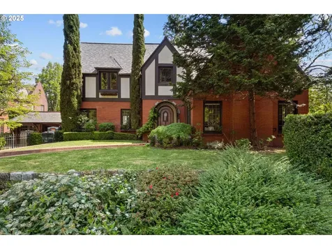 1034 SW Douglas Place Portland OR 97205
