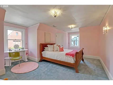 1034 SW Douglas Place Portland OR 97205