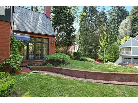 1034 SW Douglas Place Portland OR 97205