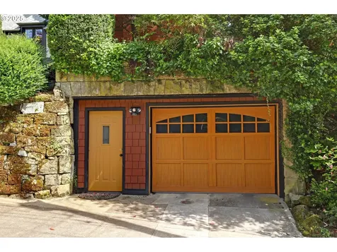 1034 SW Douglas Place Portland OR 97205