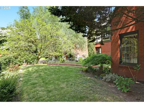 1034 SW Douglas Place Portland OR 97205