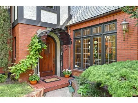 1034 SW Douglas Place Portland OR 97205