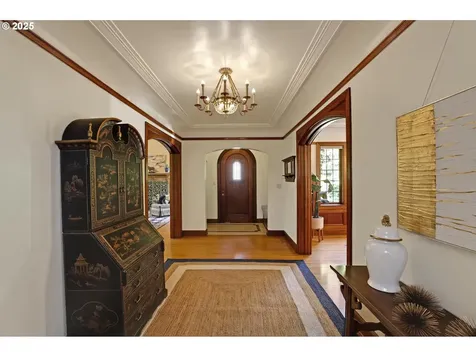 1034 SW Douglas Place Portland OR 97205