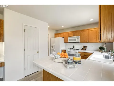 41653 NW Oak Way Banks OR 97106