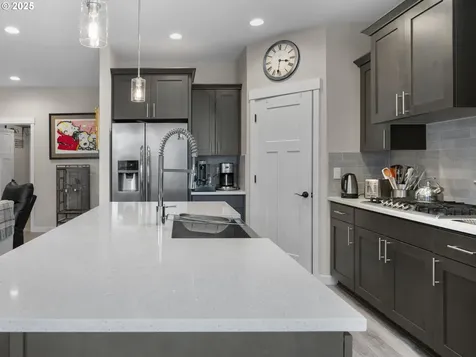 2285 SE 11th Avenue Canby OR 97013