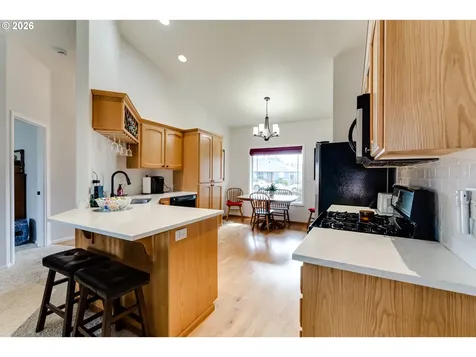 28 Sandalwood Loop Creswell OR 97426