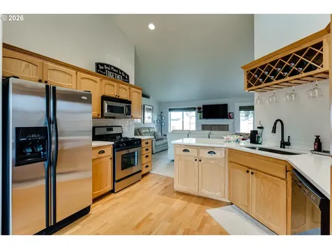 28 Sandalwood Loop Creswell OR 97426