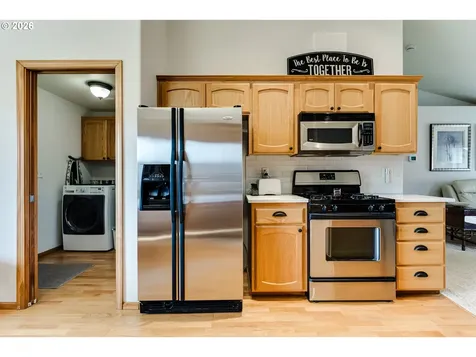 28 Sandalwood Loop Creswell OR 97426