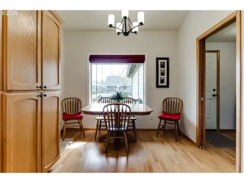 28 Sandalwood Loop Creswell OR 97426