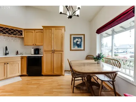 28 Sandalwood Loop Creswell OR 97426
