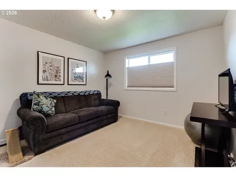 28 Sandalwood Loop Creswell OR 97426