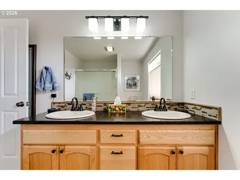 28 Sandalwood Loop Creswell OR 97426