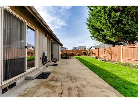 28 Sandalwood Loop Creswell OR 97426