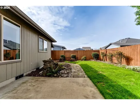 28 Sandalwood Loop Creswell OR 97426