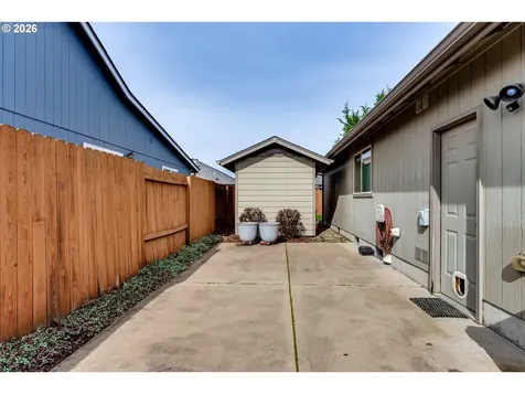 28 Sandalwood Loop Creswell OR 97426