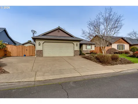 28 Sandalwood Loop Creswell OR 97426