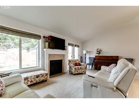 28 Sandalwood Loop Creswell OR 97426