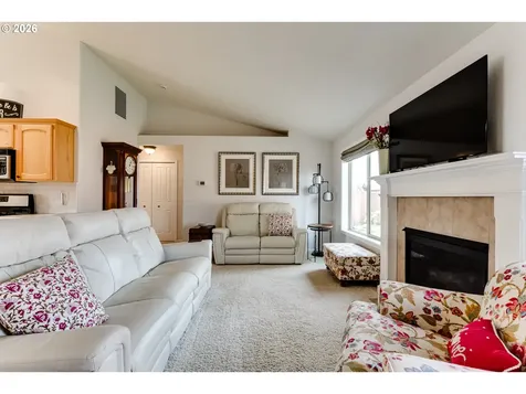 28 Sandalwood Loop Creswell OR 97426