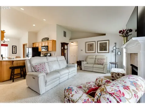 28 Sandalwood Loop Creswell OR 97426