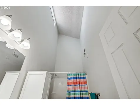 1123 E Street Independence OR 97351