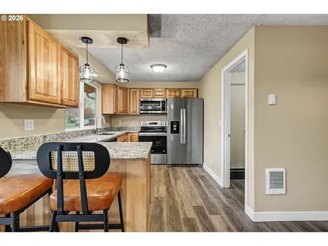1123 E Street Independence OR 97351