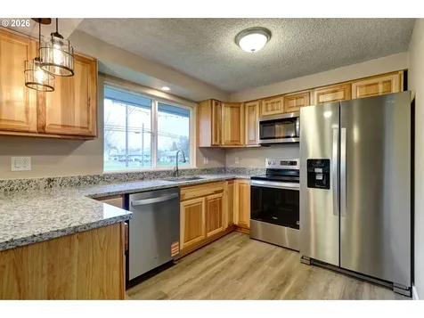 1123 E Street Independence OR 97351
