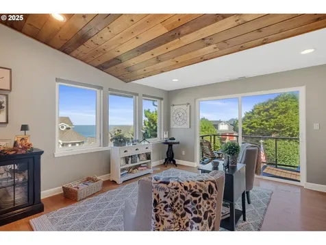 424 SW Cliff Street Depoe Bay OR 97341