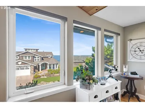 424 SW Cliff Street Depoe Bay OR 97341
