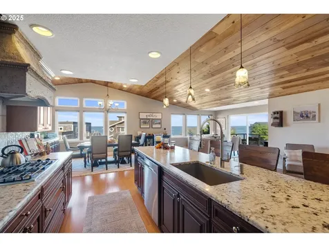 424 SW Cliff Street Depoe Bay OR 97341