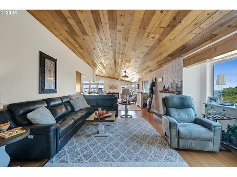 424 SW Cliff Street Depoe Bay OR 97341
