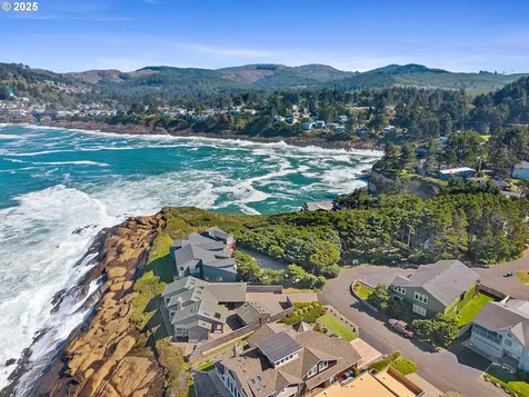 424 SW Cliff Street Depoe Bay OR 97341