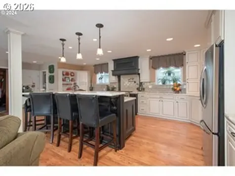 584 N Tomahawk Island Drive Portland OR 97217