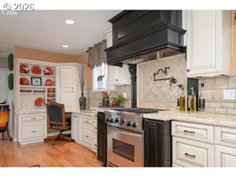 584 N Tomahawk Island Drive Portland OR 97217
