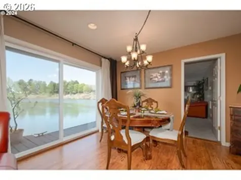 584 N Tomahawk Island Drive Portland OR 97217