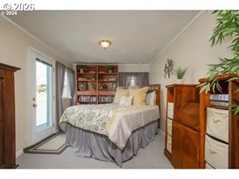 584 N Tomahawk Island Drive Portland OR 97217