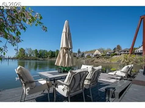 584 N Tomahawk Island Drive Portland OR 97217