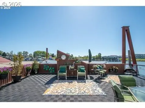 584 N Tomahawk Island Drive Portland OR 97217
