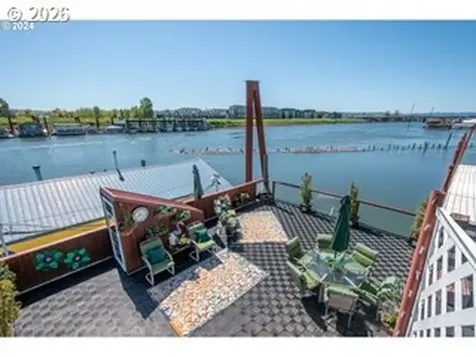 584 N Tomahawk Island Drive Portland OR 97217