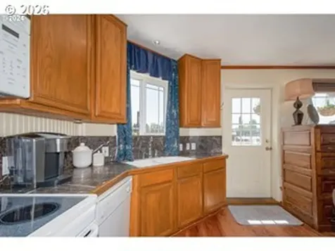 584 N Tomahawk Island Drive Portland OR 97217