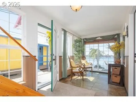 584 N Tomahawk Island Drive Portland OR 97217