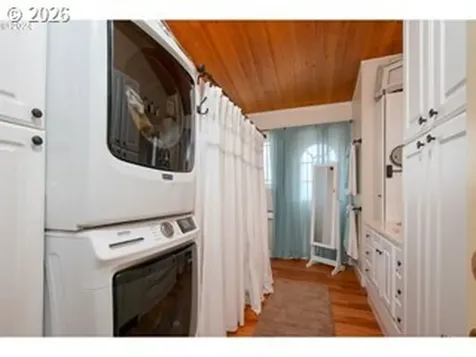 584 N Tomahawk Island Drive Portland OR 97217
