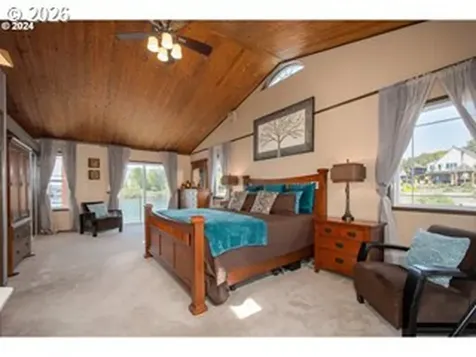 584 N Tomahawk Island Drive Portland OR 97217