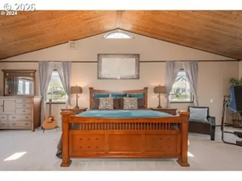584 N Tomahawk Island Drive Portland OR 97217
