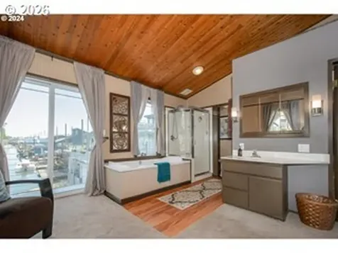 584 N Tomahawk Island Drive Portland OR 97217