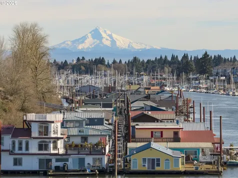 584 N Tomahawk Island Drive Portland OR 97217