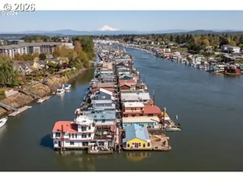 584 N Tomahawk Island Drive Portland OR 97217