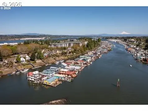584 N Tomahawk Island Drive Portland OR 97217