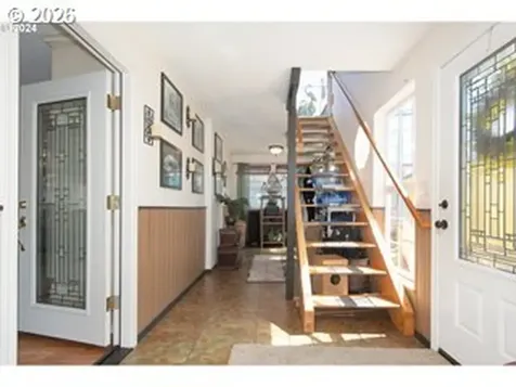 584 N Tomahawk Island Drive Portland OR 97217