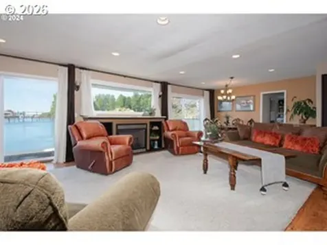 584 N Tomahawk Island Drive Portland OR 97217