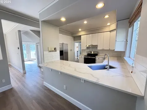 5687 Ridgetop Court Lake Oswego OR 97035